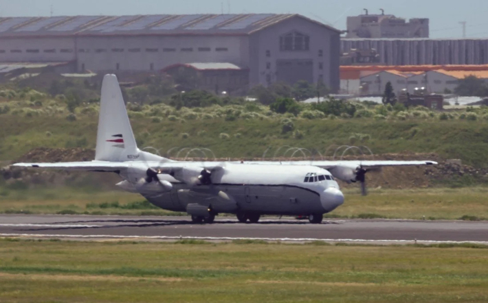 19일 타오위안 국제공항에 착륙한 미국 C-130 수송기.  홍콩 사우스차이나모닝포스트 홈페이지 캡처