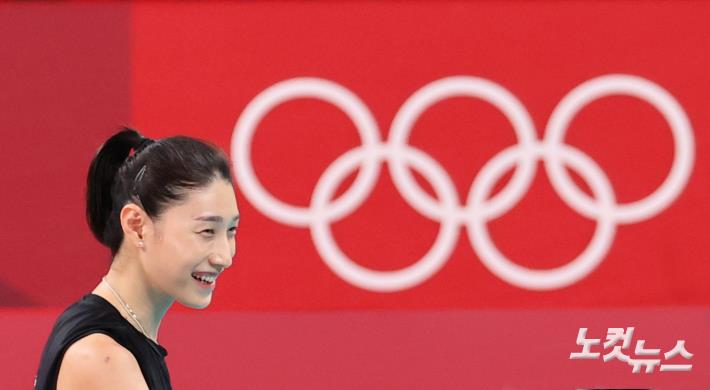 미소 짓는 김연경