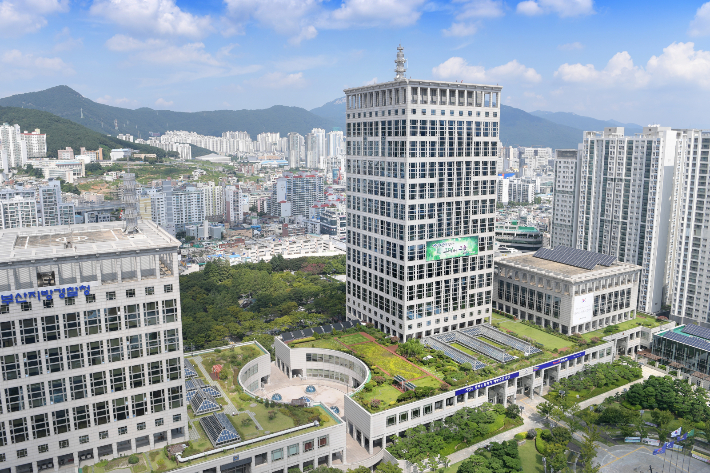 부산시가 공직자 부동산 투기 의혹을 조사한 결과 조사 대상자 1만 7천여 명 가운데 1명에 대해 수사 의뢰했다. 부산시청 제공 