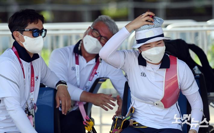 더위 식히는 강채영