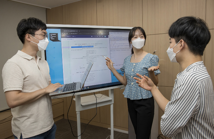 서울 강남구에 위치한 '삼성청년SW아카데미' 서울 캠퍼스에서 6기 입학생들이 시범 수업을 진행하고 있다. 삼성전자 제공