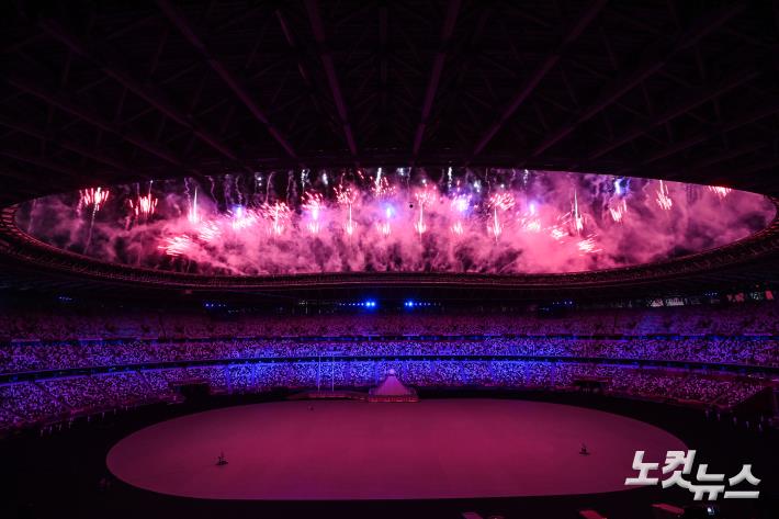 23일 2020도쿄올림픽 개막식이 열리고 있는 일본 도쿄 올림픽 메인스타디움에서 불꽃놀이가 진행되고 있다. 2021. 7. 23 도쿄- 올림픽사진공동취재단Y