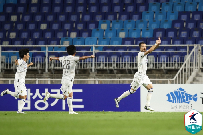 득점 후 기뻐하는 무고사. 한국프로축구연맹 제공