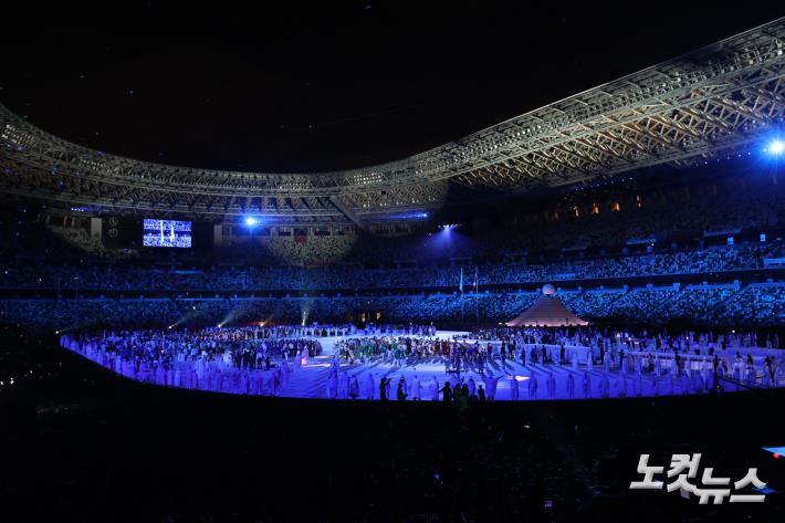 23일 일본 도쿄 신주쿠 국립경기장에서 열린 2020 도쿄올림픽 개막식에서 각국 선수단들이 입장하고 있다. 2021. 07. 23 도쿄- 올림픽사진공동취재단A