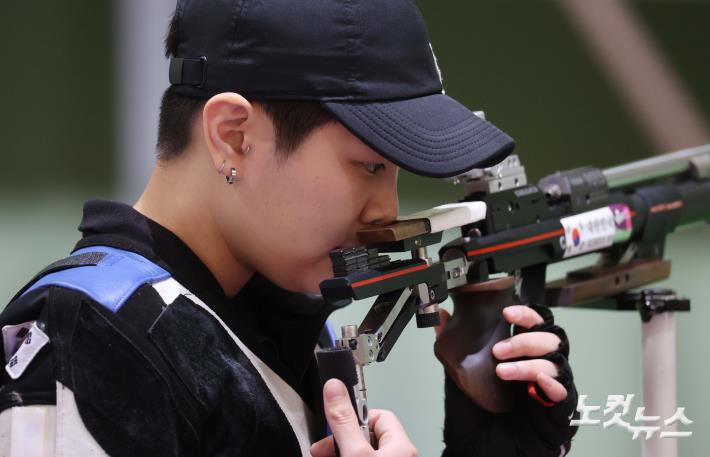 과녁 조준하는 박희문