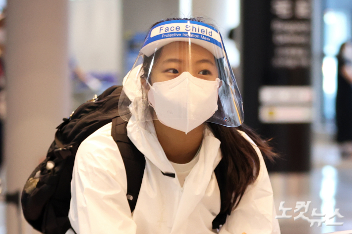 19일 오후 일본 나리타공항으로 신유빈 선수가입국하고 있다.  올림픽사진공동취재단