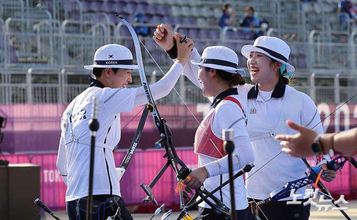 여자 한국양궁, 올림픽 단체전 9연패 달성!