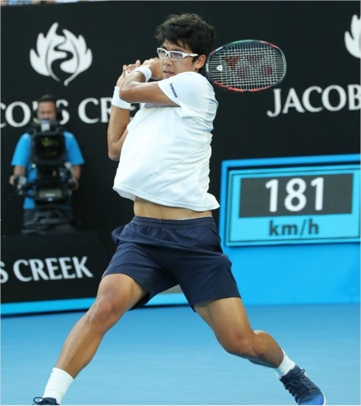 한국인 최초로 테니스 메이저 대회 단식 4강에 오른 정현의 2018년 호주오픈 경기 모습. 대한테니스협회