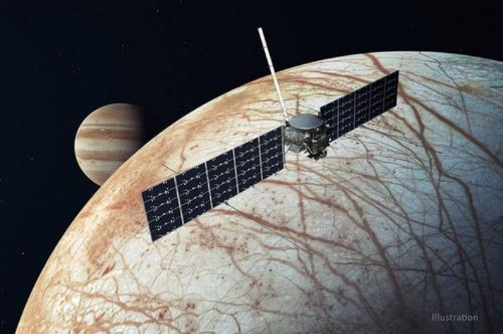 목성의 위성 '유로파'와 탐사선 '유로파 클리퍼' 상상도. NASA/JPL-Caltech 제공