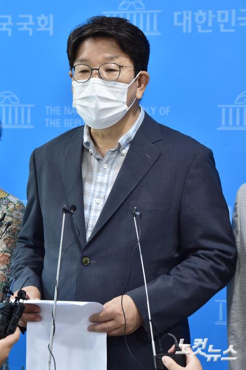 권성동, 당외 대선후보 입장 촉구