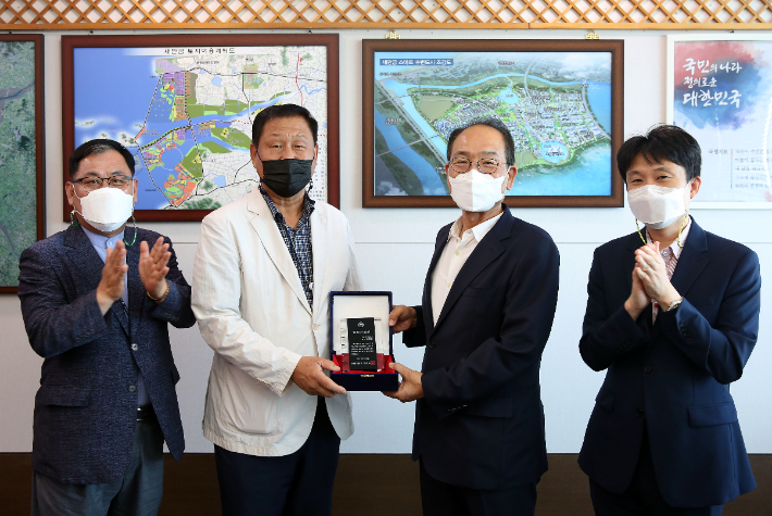 새만금개발청과 (주)평강비아이엠이 28일 새만금 국가산단 입주계약을 체결했다. 새만금개발청 제공