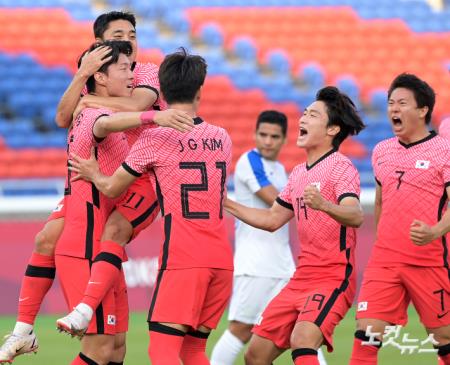 첫 골에 환호하는 대한민국 축구대표팀