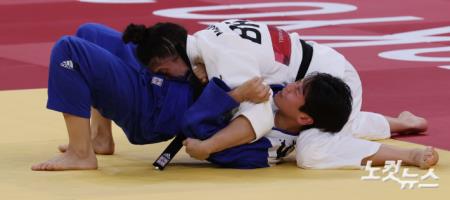 윤현지 여자 유도 국가대표가 29일 일본 도쿄 무도관에서 열린 유도 여자 78kg급 동메달 결정전에서 브라질 마이라 아귀아르와 대결하고 있다. 2021.07.29 도쿄=올림픽사진공동취재단A