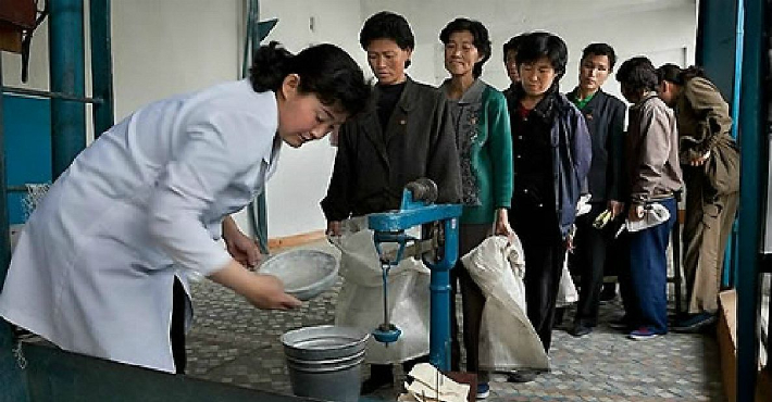 북한 쌀 배급 현장. 연합뉴스