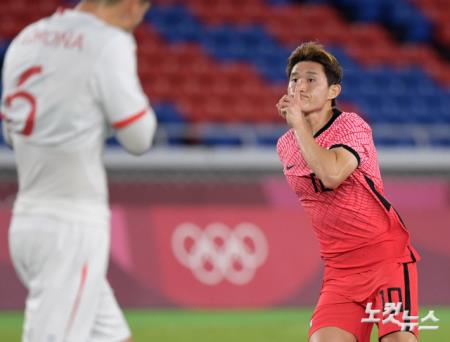 동점골 환호하는 이동경