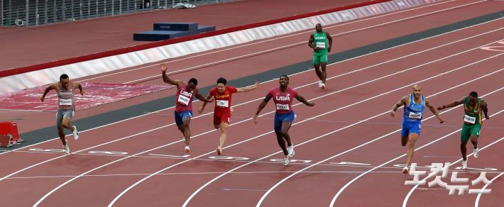 마르셀 제이콥스가 1일 저녁 도쿄 올림픽스타디움에서 열린 도쿄올림픽 육상 남자 100m 결승에서 우승을 하고 있다. 올림픽사진공동취재단