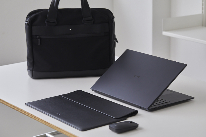LG전자가 초경량 노트북 브랜드 'LG 그램(gram)'의 한정판 제품인 'LG 그램 블랙 라벨(Black label)'을 출시한다. LG전자 제공