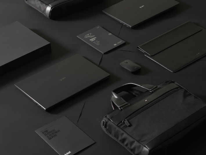 LG전자가 초경량 노트북 브랜드 'LG 그램(gram)'의 한정판 제품인 'LG 그램 블랙 라벨(Black label)'을 출시한다. LG전자 제공