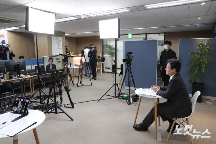 비대면으로 공약 발표하는 국민의힘 유승민 대선 예비후보