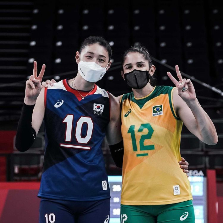 김연경과 나탈리아 페레이라. FIVB 인스타그램