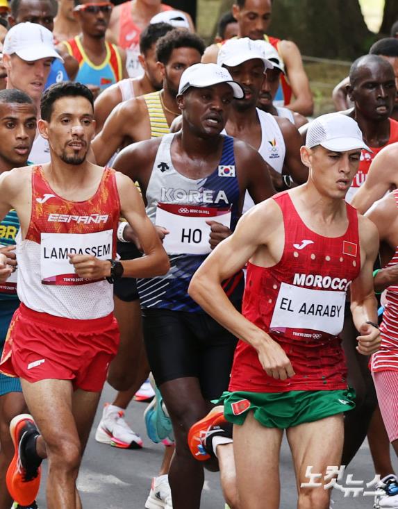 귀화 마라토너 오주환, 15km 지점서 허벅지 통증 기권 - 노컷뉴스
