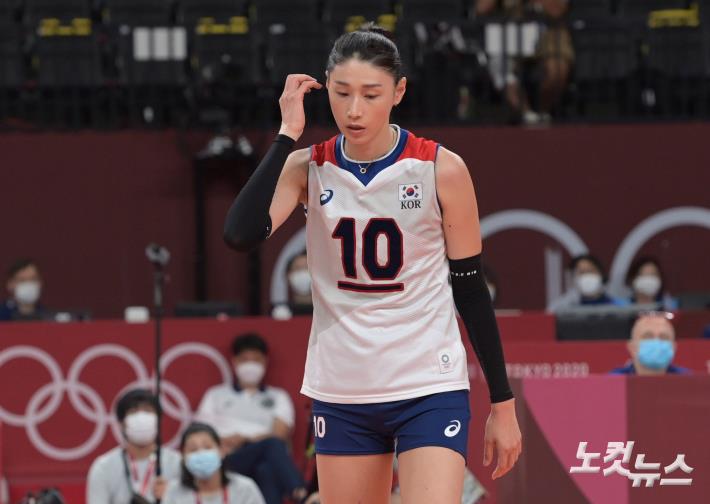 생각에 잠긴 김연경