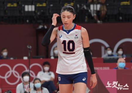 생각에 잠긴 김연경