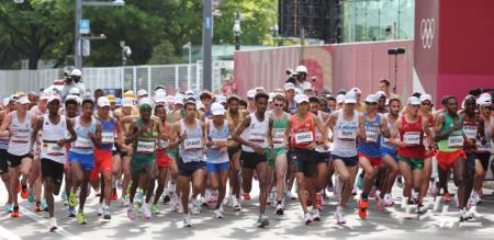 도쿄올림픽 남자 마라톤 출발