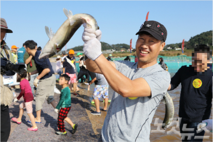 양양연어축제. 양양군 제공
