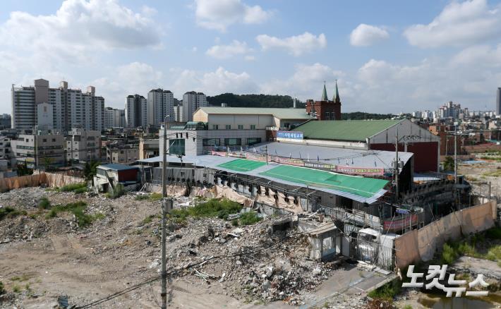 대면 예배 강행, 사랑제일교회 시설 폐쇄 조치