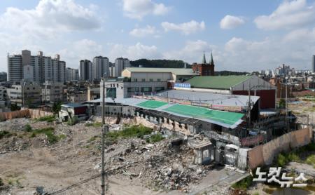 대면 예배 강행, 사랑제일교회 시설 폐쇄 조치