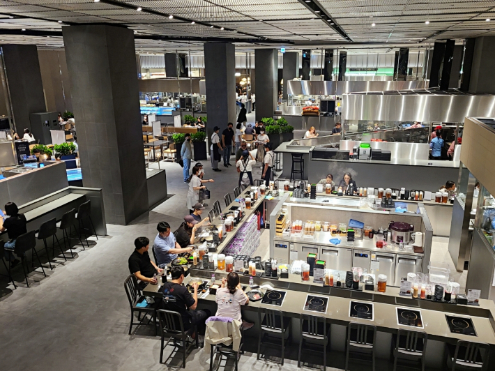 롯데백화점 동탄점 지하1층 푸드에비뉴 전경. 롯데백화점 제공 