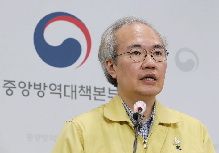 브리핑하는 권준욱 중앙방역대책본부 2부본부장. 연합뉴스