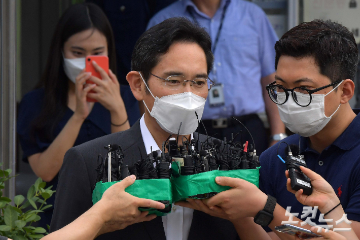 지난 13일 가석방으로 출소한 이재용 삼성전자 부회장은 "저에 대한 걱정, 비난, 우려, 큰 기대를 잘 듣고 있다. 열심히 하겠다"고 말했다. 박종민 기자