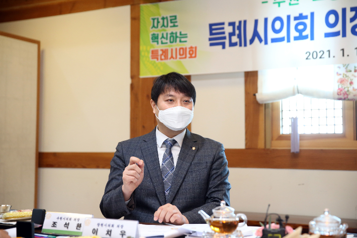 지난 1월 조석환 의장이 특례시의회 의장협의회 초대회장으로 추대됐다. 수원시의회 제공