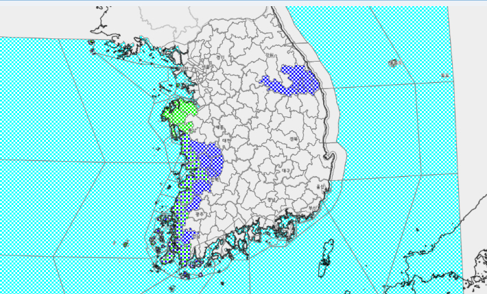 24일 07:00부로 발효된 호우주의보(푸른색), 강풍주의보(녹색), 풍랑주의보(하늘색). 기상청 홈페이지 캡처