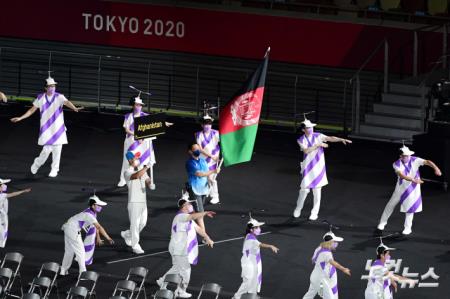 도쿄 패럴림픽 개막식에 등장한 아프가니스탄 국기