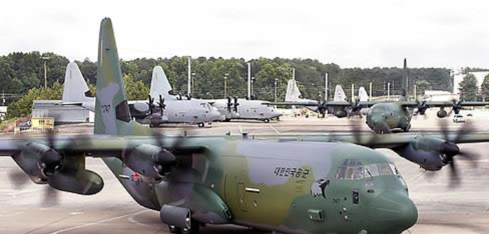 공군 C-130J 수송기. 연합뉴스