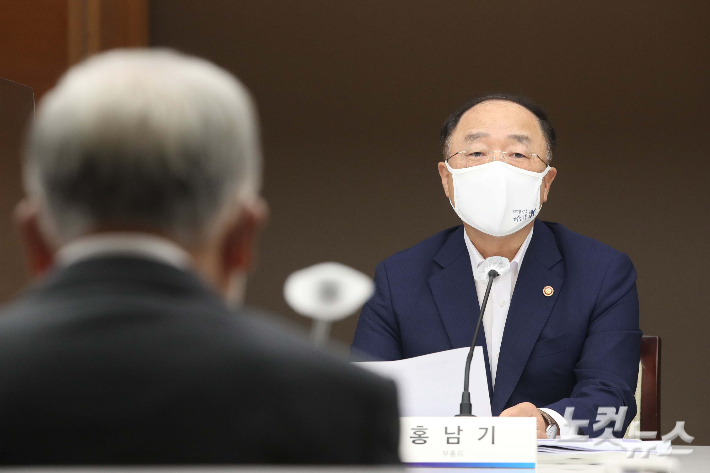 홍남기 경제부총리 겸 기획재정부 장관. 박종민 기자