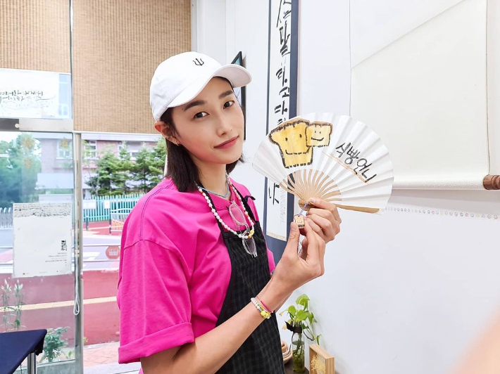 한국 여자 배구 간판 김연경이 자신의 별명인 '식빵 언니'처럼 식빵 회사의 모델이 됐다. 김연경 인스타그램