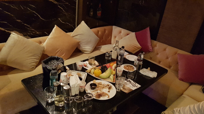 서초동 무허가 유흥주점 불법영업 흔적. 서초경찰서 제공