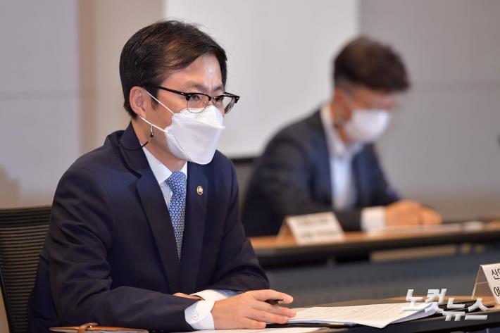 모두발언하는 여한구 본부장