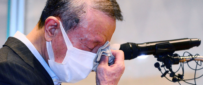 홍원식 남양유업 회장이 대국민 사과를 하고 있다.  박종민 기자