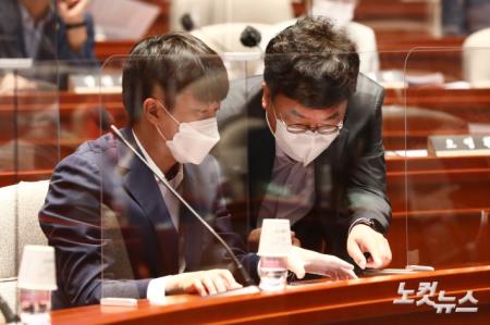 논의하는 이준석 대표-서범수 의원