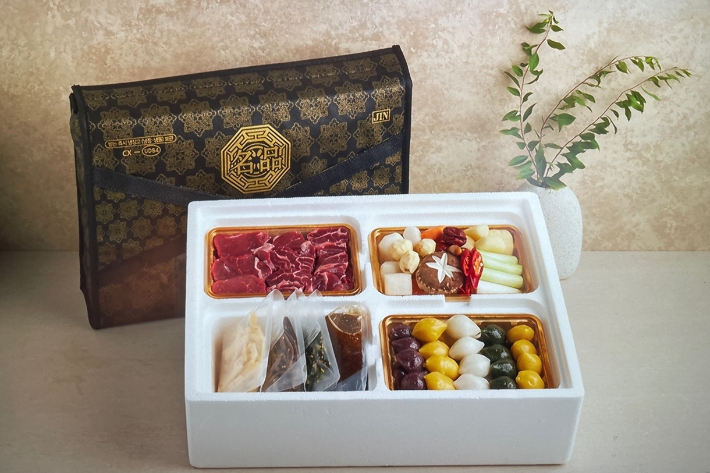 지역 농산물을 담아 구성한 완주군의 '완주바로밀' 한우사태찜 밀키트. 완주군 제공