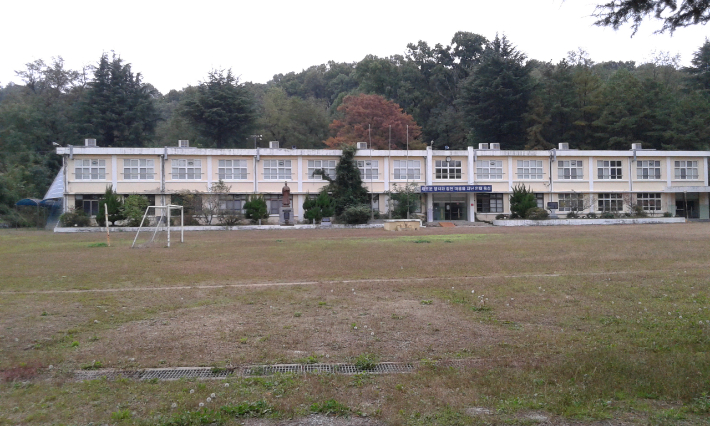 지난 2013년 폐교된 경북 김천의 곡송초등학교. 교육부 지방교육재정알리미 제공