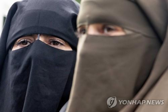 니캅 쓴 무슬림 여성들. 연합뉴스
