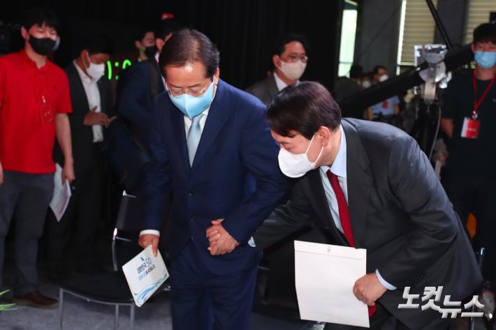 인사하는 홍준표-윤석열