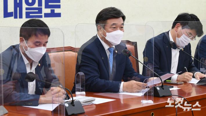 정책조정회의 발언하는 윤호중 원내대표