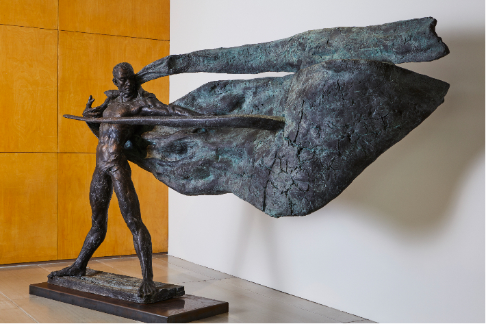 부활-조용한 새벽 350x190(h)cm / 합성수지, 철 FRP, iron / 1993. 이인혜 작가 제공